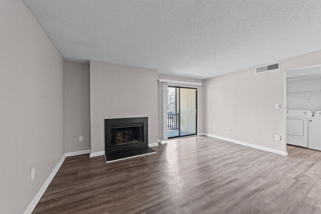 Foto del edificio - Bryan Woods Apartment