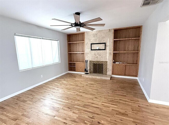 Building Photo - 105 N Aurora Ave