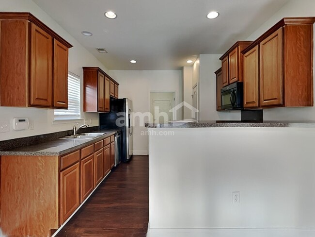 Building Photo - 439 W Rustling Leaves Ln