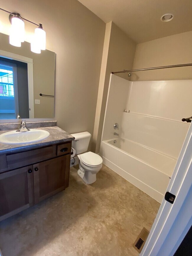 Foto del edificio - Beautiful 3-Bed, 2-Bath Home in The Arbors Subdivision