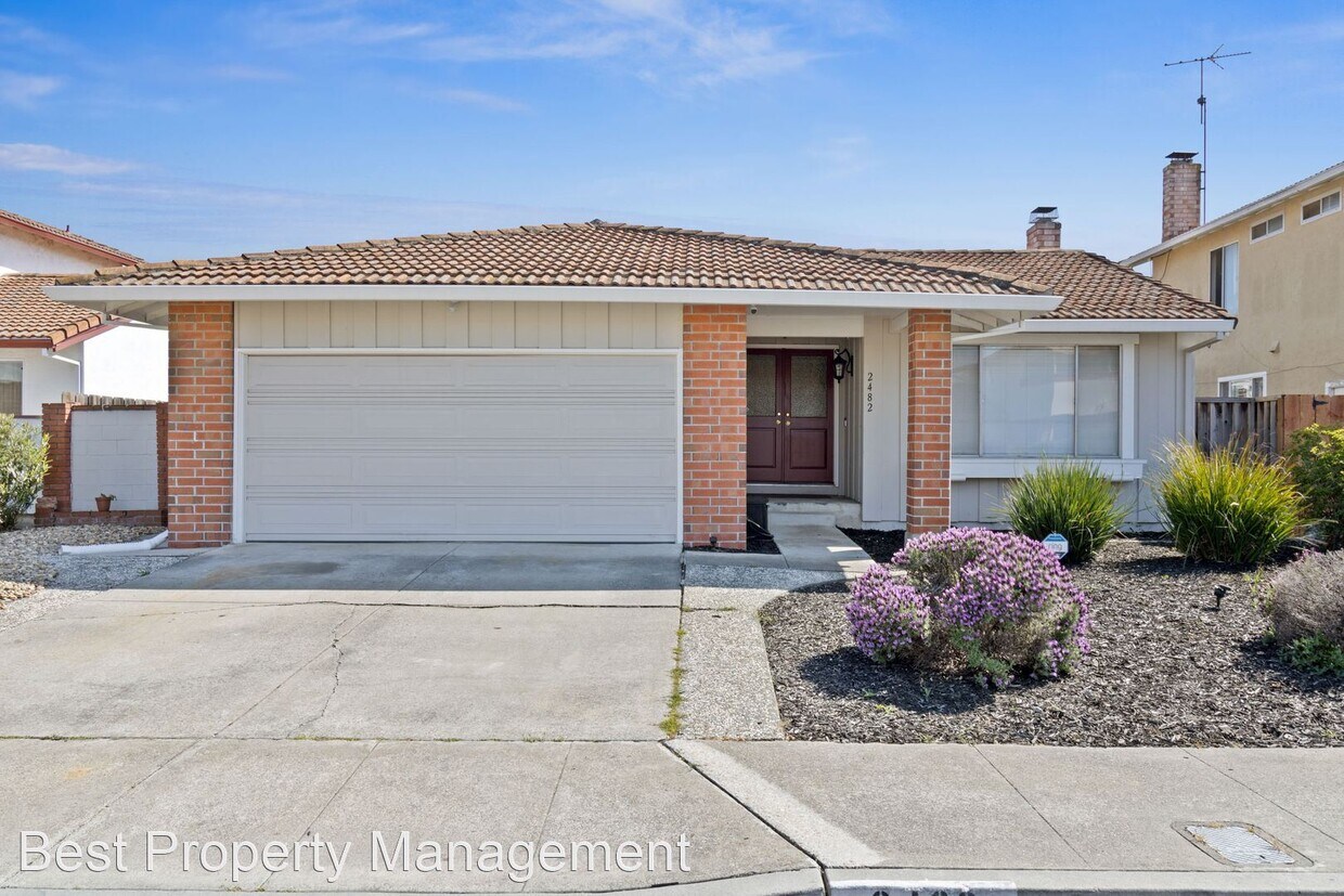 Primary Photo - 4 br, 2 bath House - 2482 Cabrillo Dr