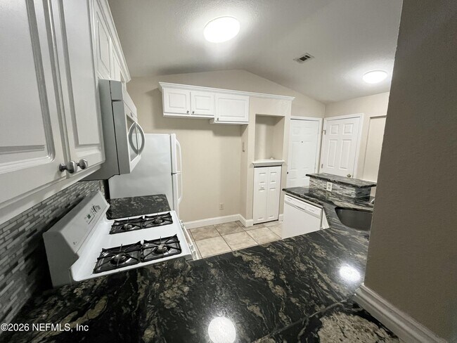 Foto del edificio - 13810 Sutton Park Dr N