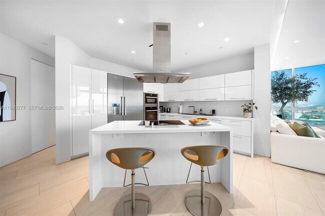 Foto del edificio - 100 South Pointe Dr