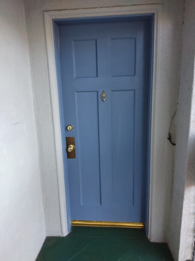 Building Photo - 2545 Taraval St
