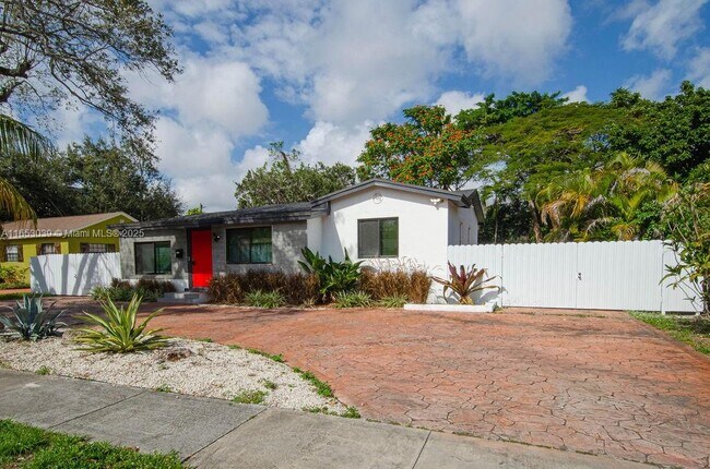 Foto del edificio - 935 NE 129th St