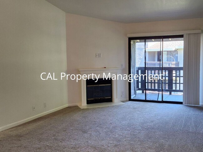 Foto del edificio - Upper-Level 2 Bed / 2 Bath Condo in Gated North Salinas Community | 932 sq ft