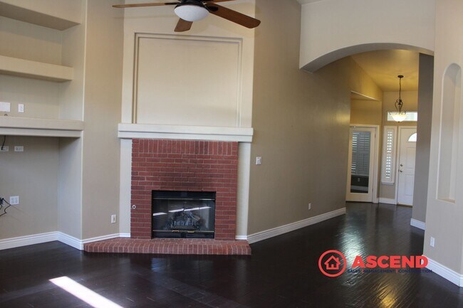 Foto del edificio - Beautiful 4 Bed / 2 Bath Home in Desirable Seven Oaks Community!