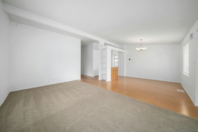 Building Photo - 351 Lark Dr