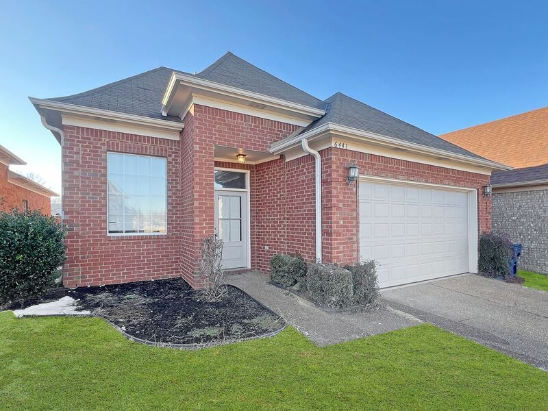 Primary Photo - 6441 Arbor Lakes Dr