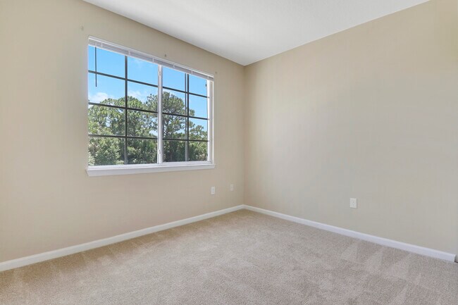Building Photo - 9211 Myrtlewood Cir W