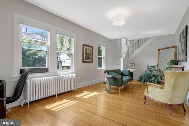 Building Photo - 915 20th St S