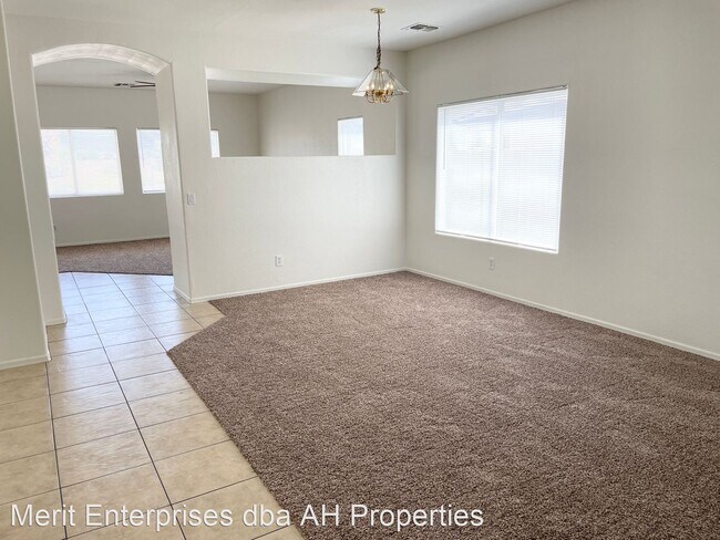 Foto del edificio - 4 br, 2.5 bath House - 12355 W SHERMAN ST