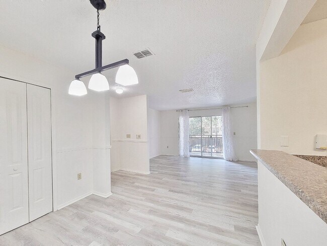 Building Photo - 3705 SW 27th St