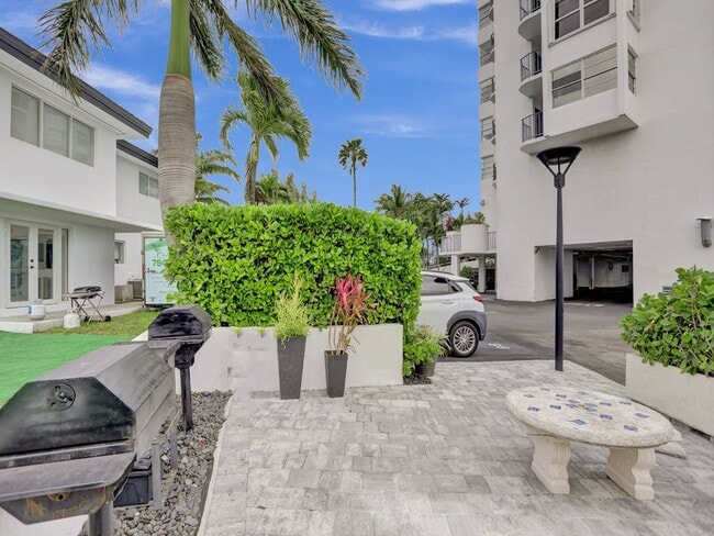 Building Photo - 11930 N Bayshore Dr