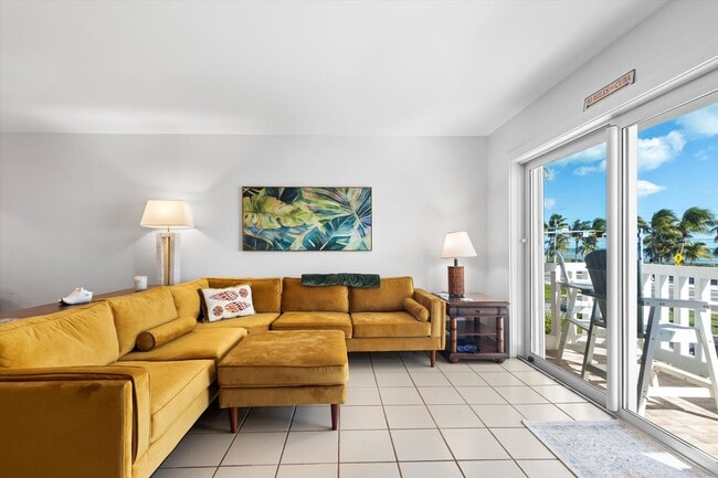 Building Photo - Beachside Living Made Easy – Furnished 2BR/1BA Available for 6 Months!