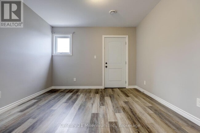 Building Photo - 368 Princes St S