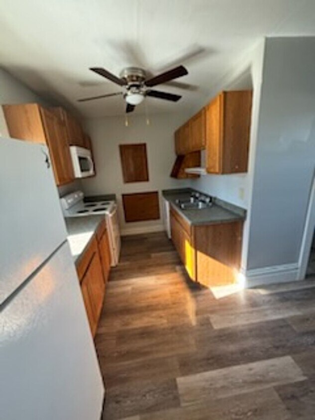 Primary Photo - 34 E Anderson St