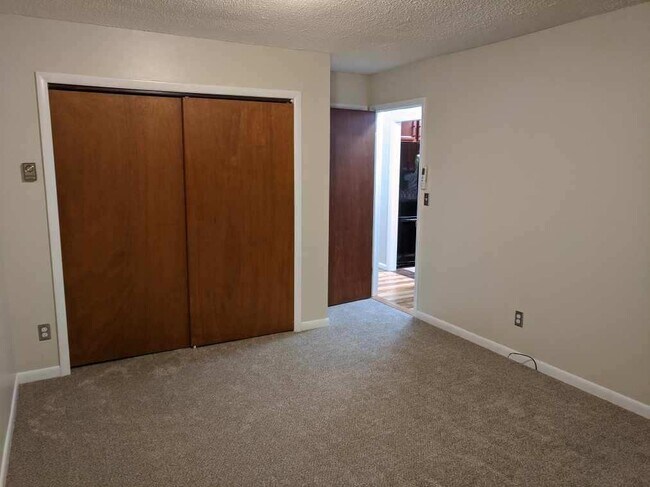 Building Photo - 370 Belcoda Rd