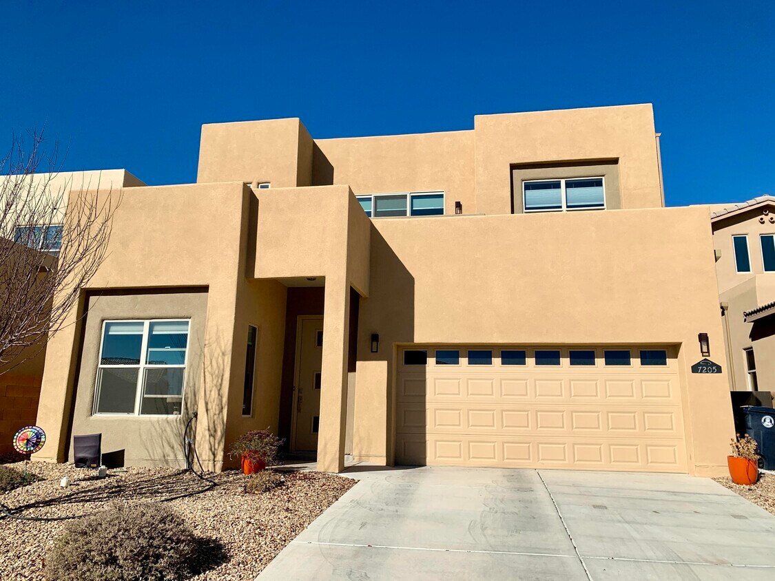 Primary Photo - 7205 Valle Jardin Ln NW