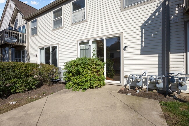 Building Photo - 2877 Stonewater Dr