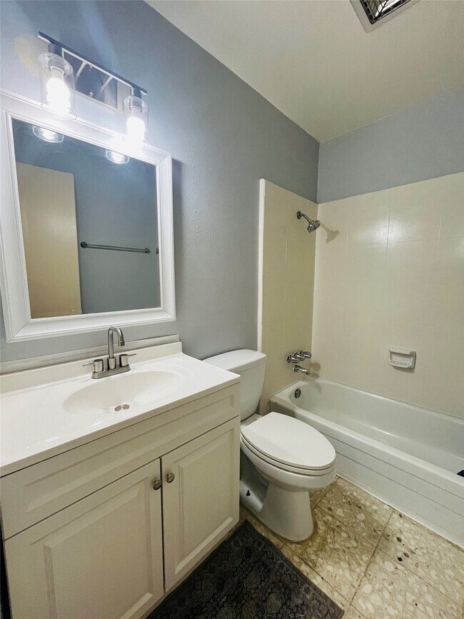 Foto del edificio - 11609 Chimney Rock Rd
