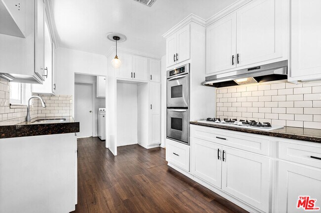 Building Photo - 1739 Preuss Rd