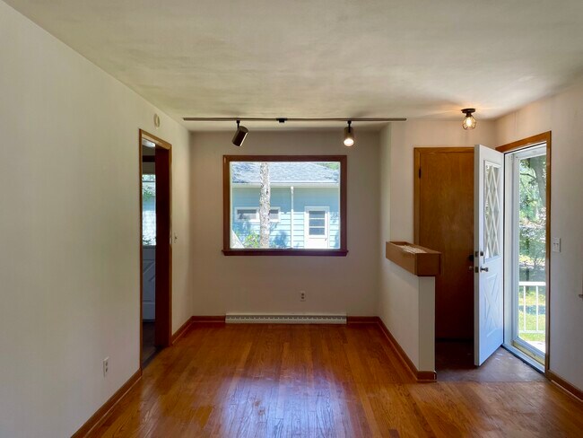 Foto del edificio - 302 N Meadow Ln