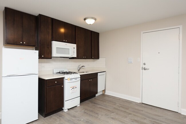Building Photo - 5417 N Kenmore Ave