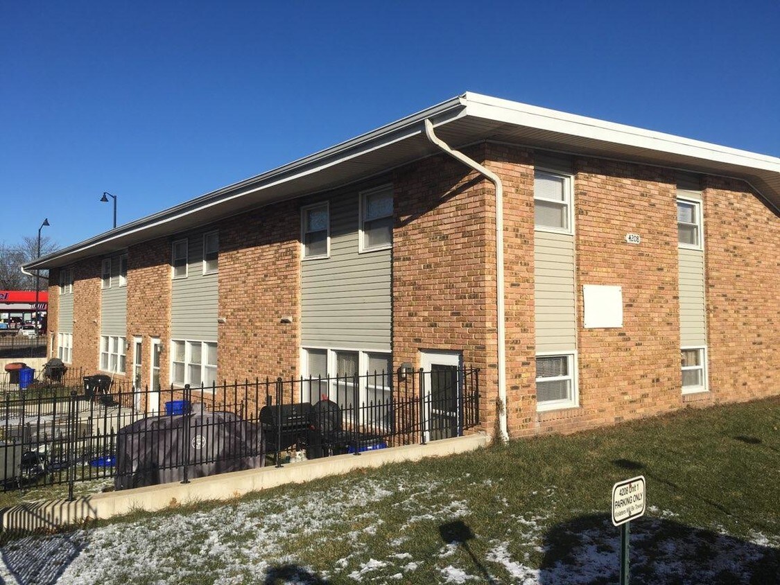 Primary Photo - 4208 Middlebury Ave