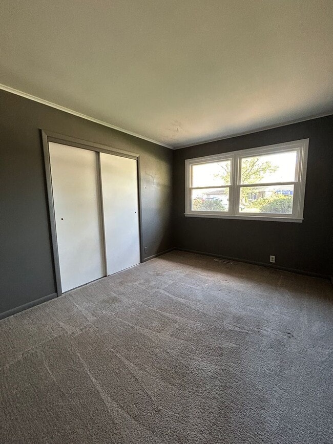 Building Photo - 3 Bedroom w/ A Bonus Room