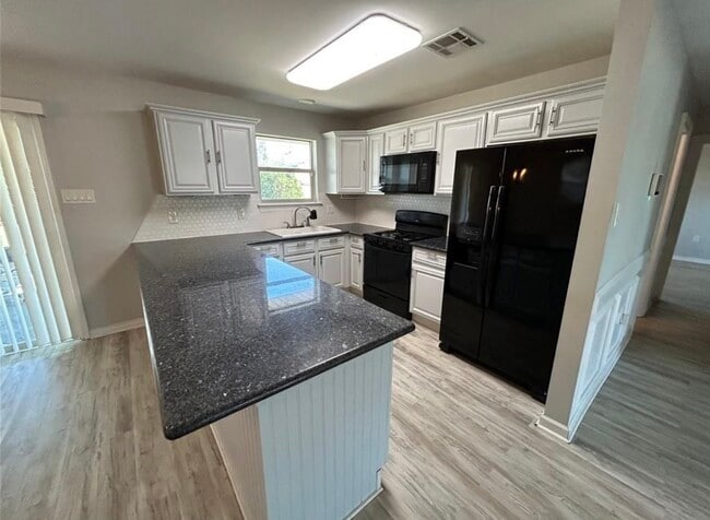 Foto del edificio - 8287 Benjamin St