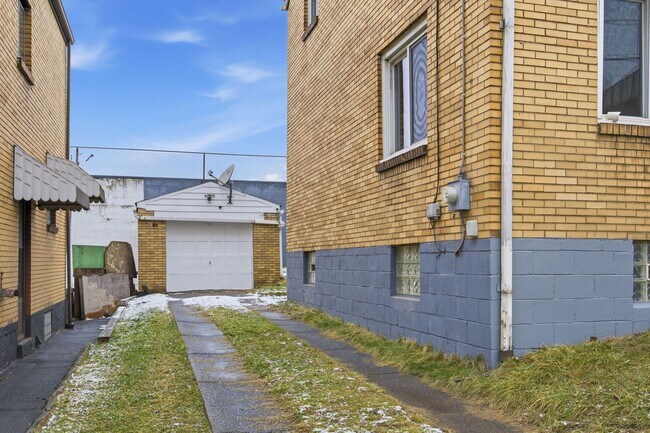 Foto del edificio - Newly renovated 3 bedroom all brick home in North Braddock!