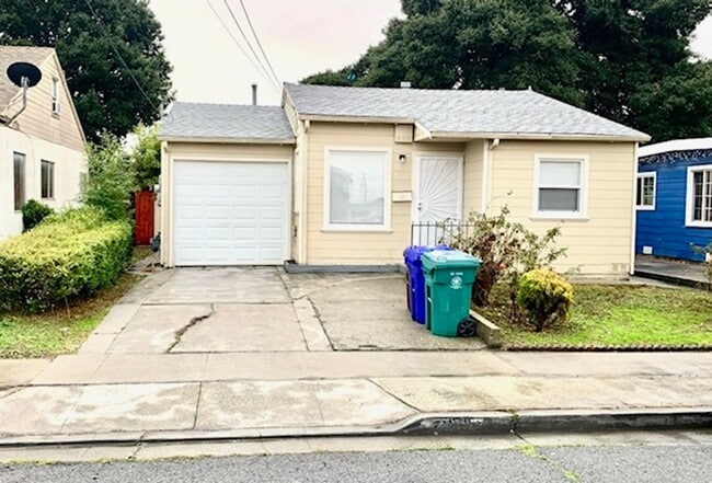 Building Photo - Great 2 bed 1 bath House with Garage in Sa...