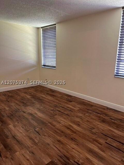 Building Photo - 1811 Sabal Palm Dr