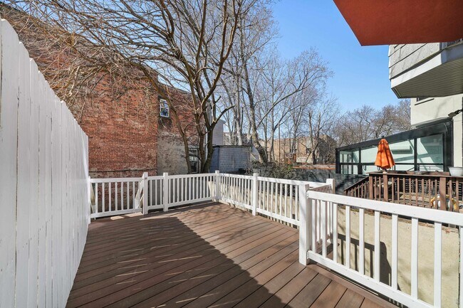 Building Photo - 37 Astoria Pl