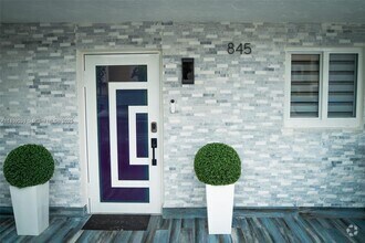 Building Photo - 845 W 79th Pl