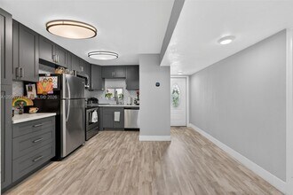 Building Photo - 681 S Hollybrook Dr