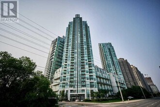 Building Photo - 220 Burnhamthorpe Rd W