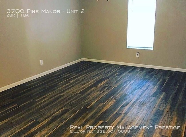 Foto del edificio - 3700 Pine Manor Ln