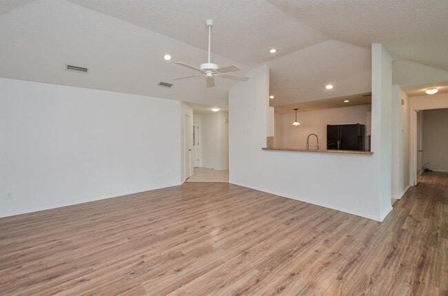 Building Photo - 1215 Three Forks Dr