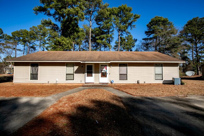 Foto del edificio - 6448 Rockford Dr