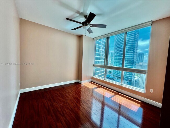Building Photo - 300 S Biscayne Blvd