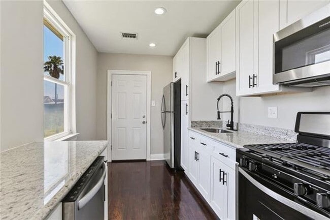 Building Photo - Spacious 2BD/1BA in Gentilly