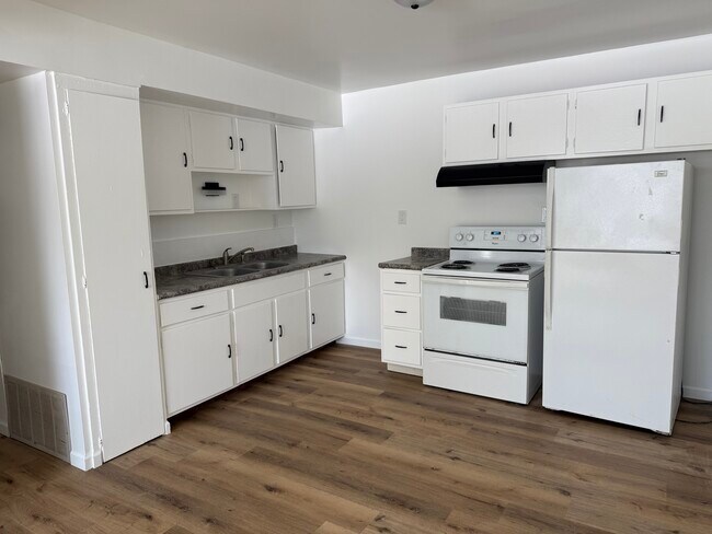 Foto del edificio - 673 W Factory St