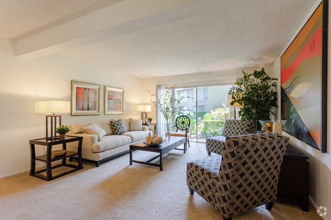 1BR, 1BA - 755 SF - The Aspens Bear