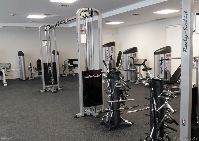 Foto del edificio - 1 br, 1 bath  - 1420 NE Miami Pl