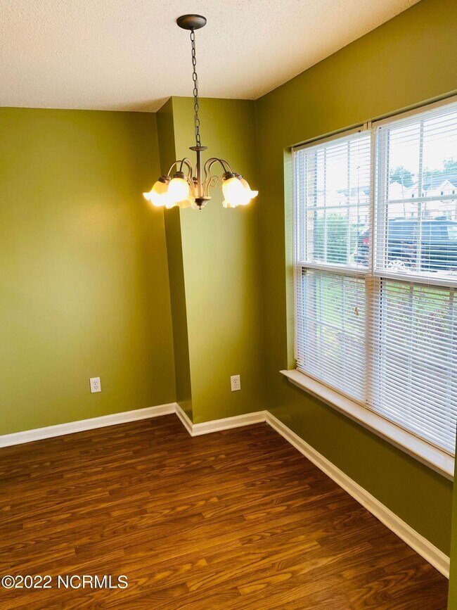 Building Photo - 1215 Westridge Ct