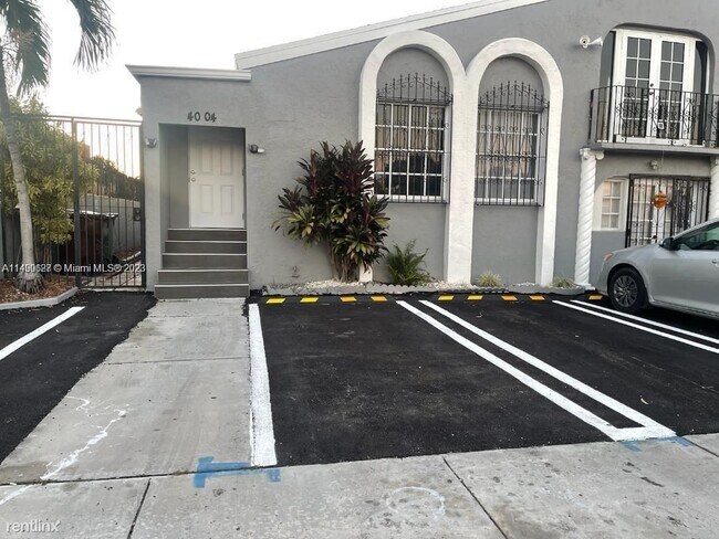 Foto del edificio - 3 br, 3 bath House - 4004 W 10th Ct