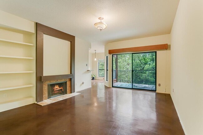 Foto del edificio - 4711 Spicewood Springs Rd