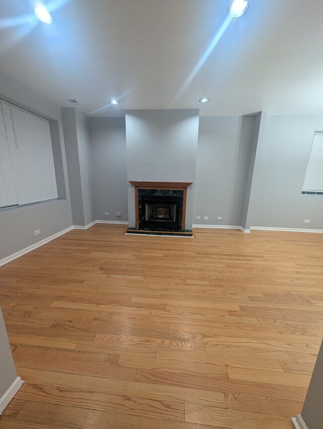 Building Photo - 2531 W Flournoy St